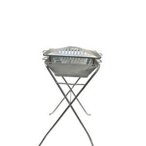 CHURRASQUEIRA RETANGULAR COM GRELHA CURVA E SUPORTE